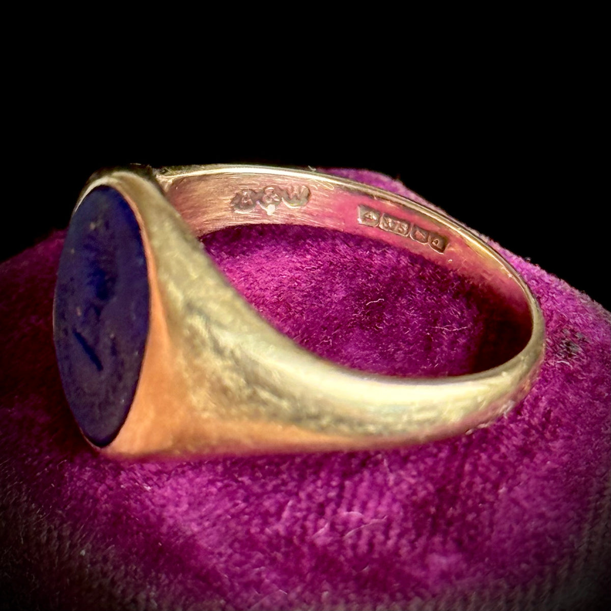 Vintage Lapis Lazuli Signet Ring 9 Carat gold; Circa 1990