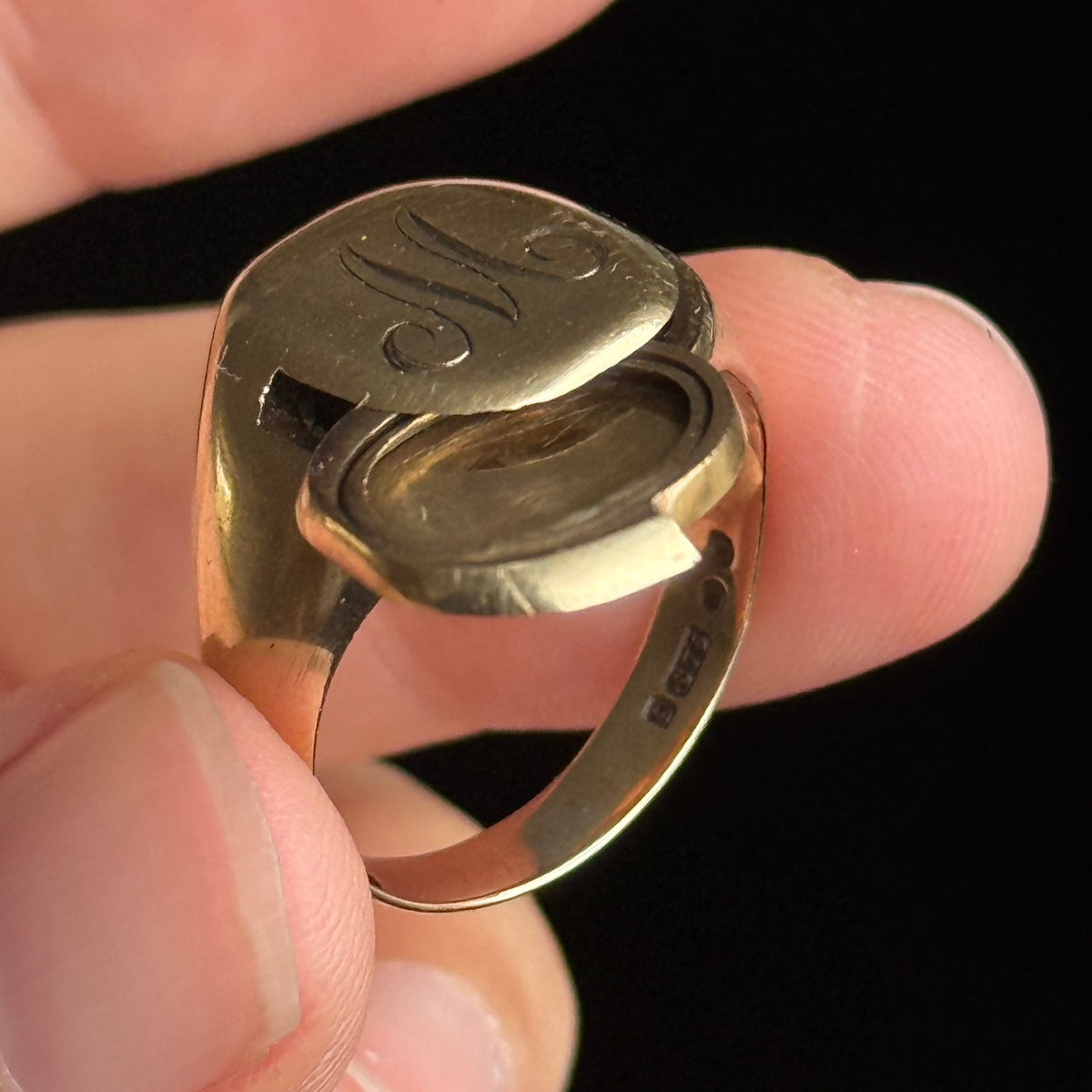 Vintage Hidden Compartment Signet Ring 9 Carat gold; Circa 1941