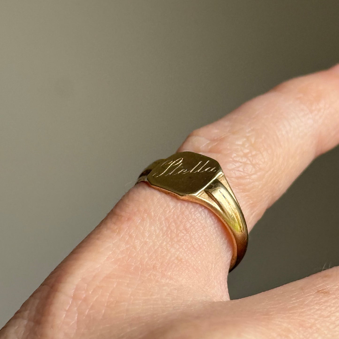Antique 'Stella' Signet Ring in 9 Carat Gold; Circa 1920