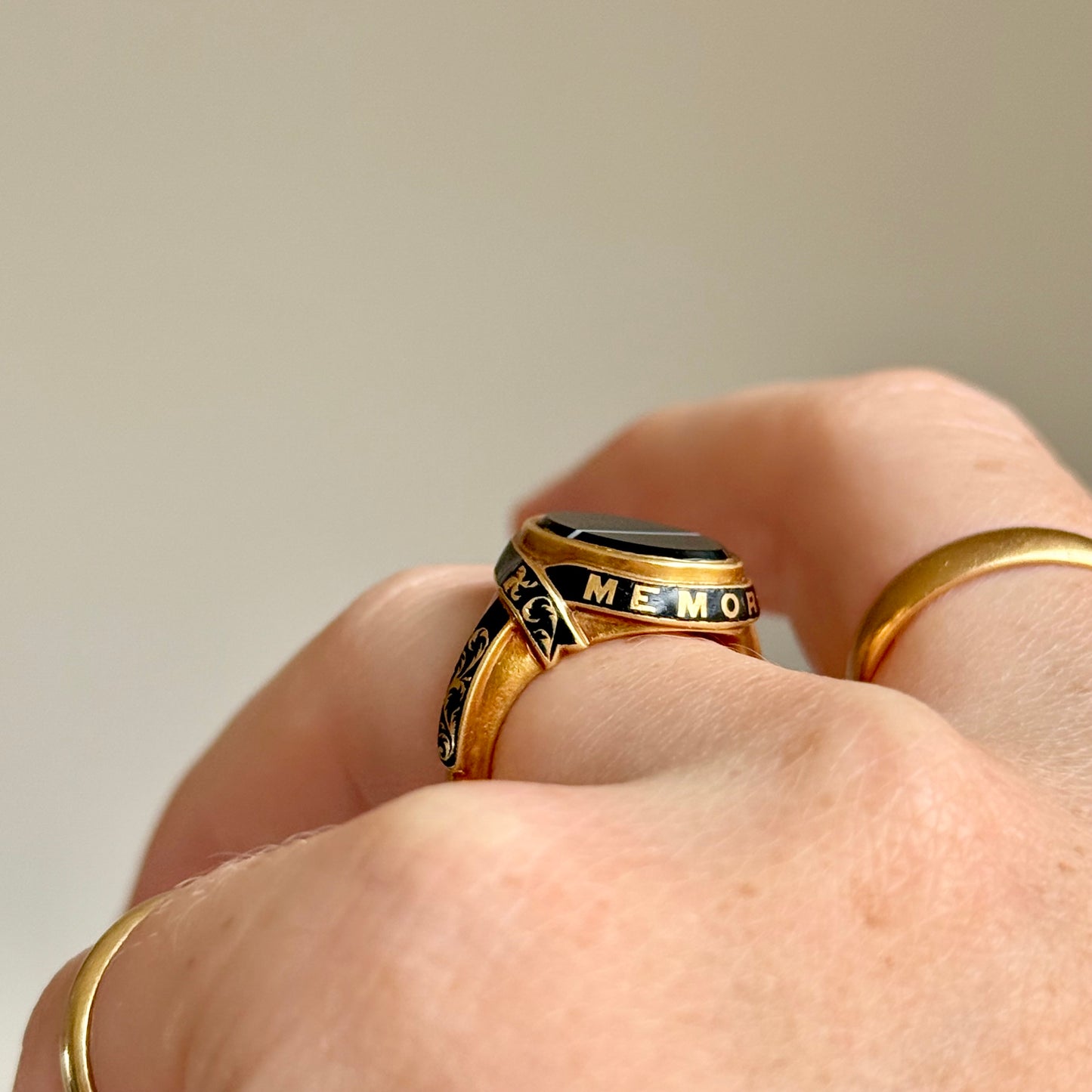 Early Victorian Agate & Enamel Mourning Ring in 18 Carat Gold; Circa 1849