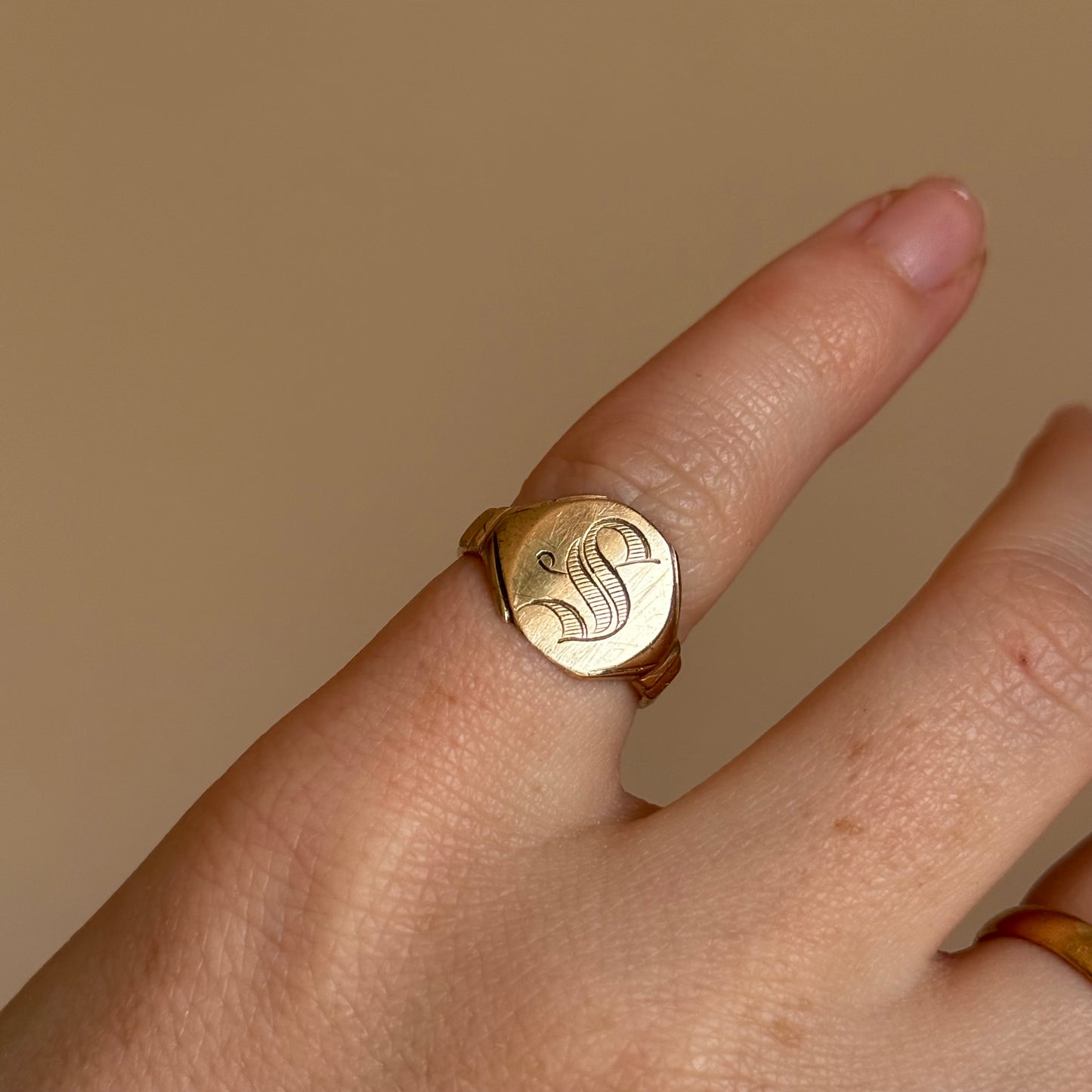 Antique Letter 'S' Signet Ring in 10 Carat Gold