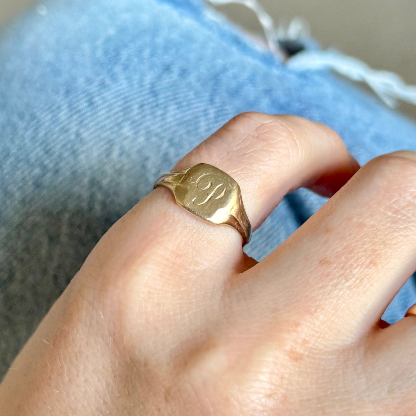 Antique Monogram 'P' Signet Ring in 9 Carat Gold