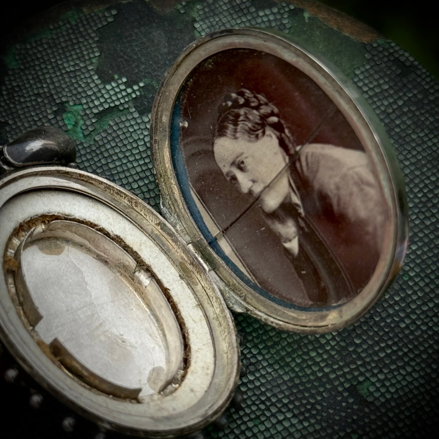 Victorian Star Sentimental Locket in Silver
