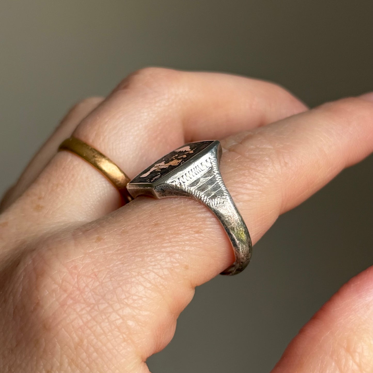 Vintage Damascene Japanese Scene Signet Ring in Silver