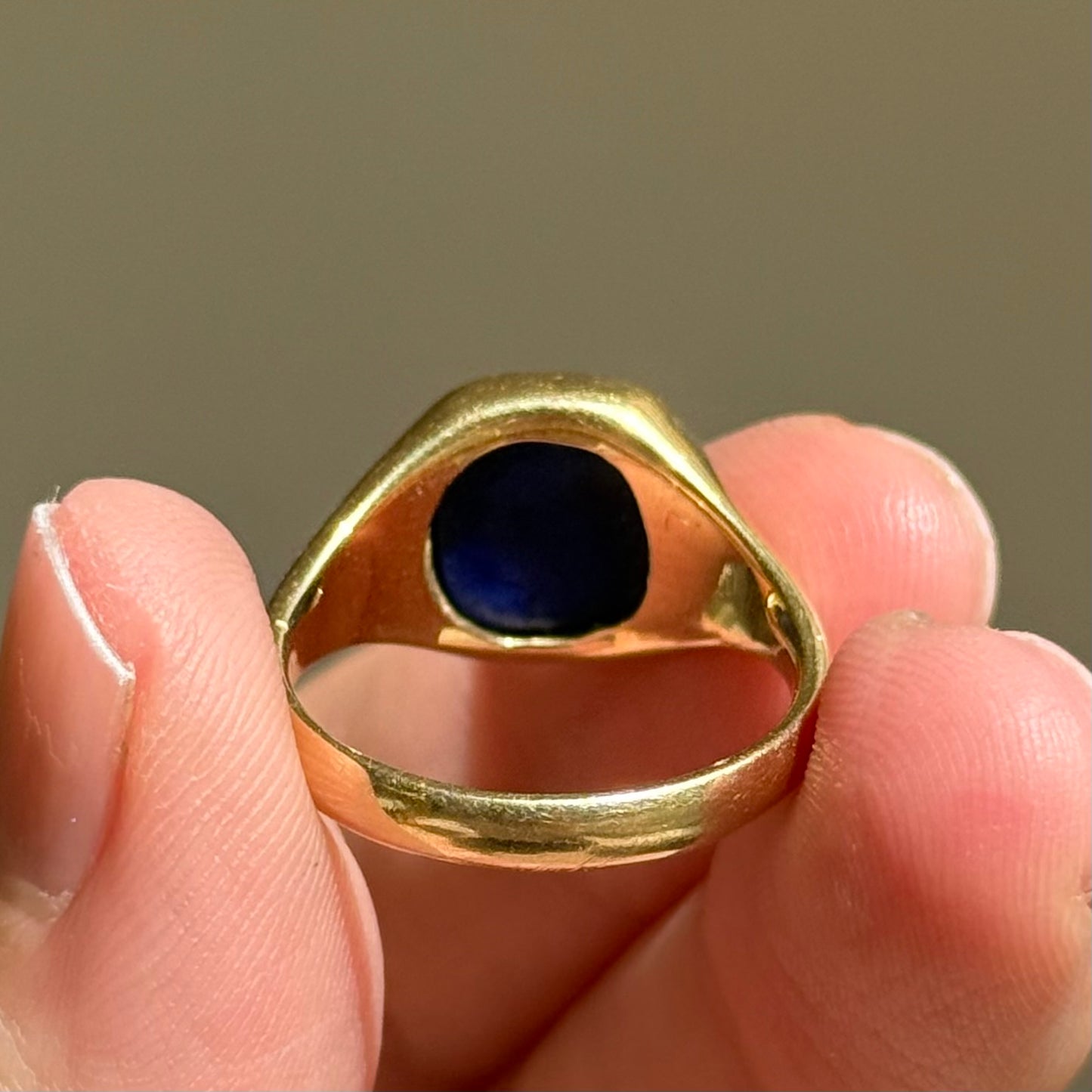 Lapid Lazuli Signet Ring in 18 Carat Gold; Circa 1936