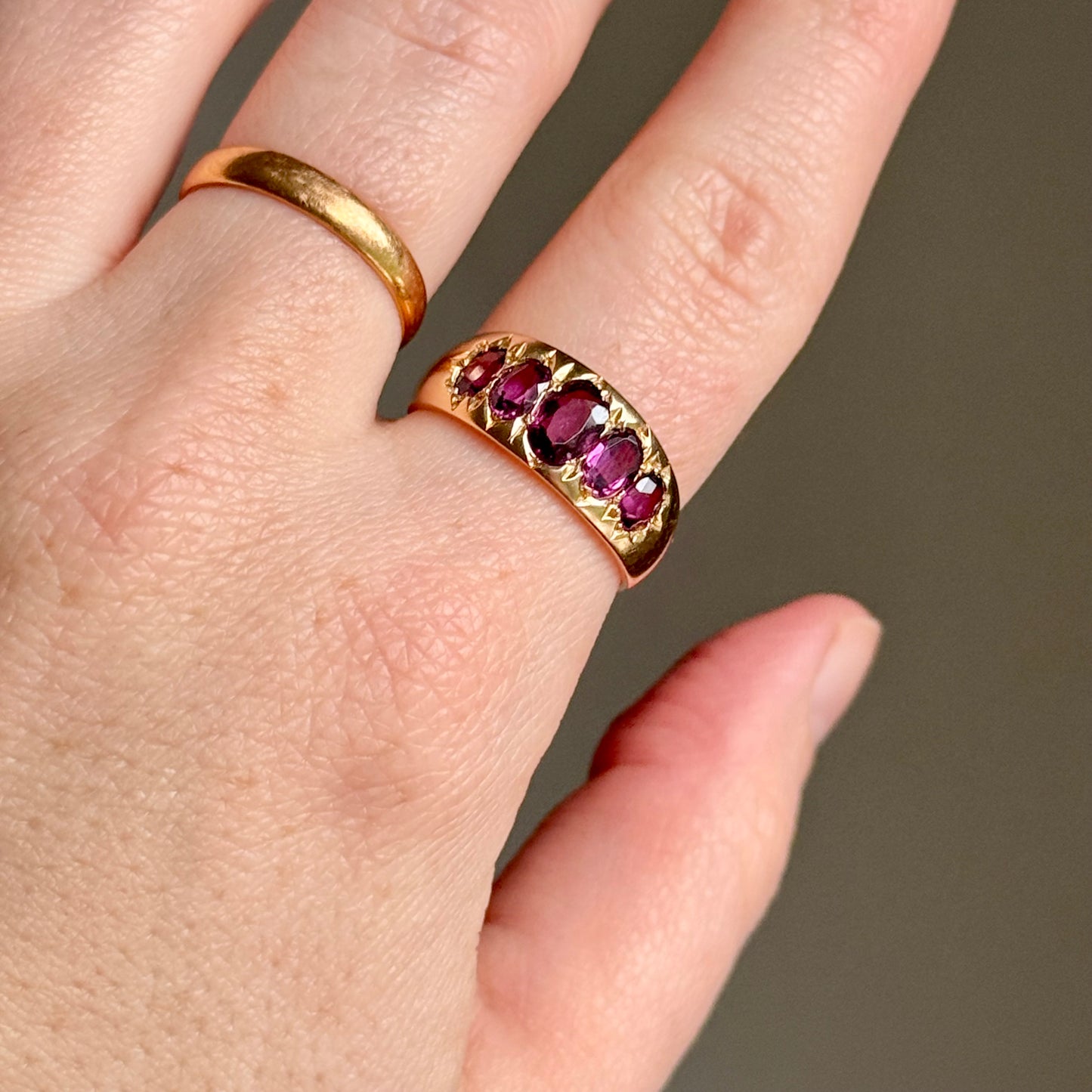 Antique Victorian Graduating Garnet Ring in 9 Carat Gold