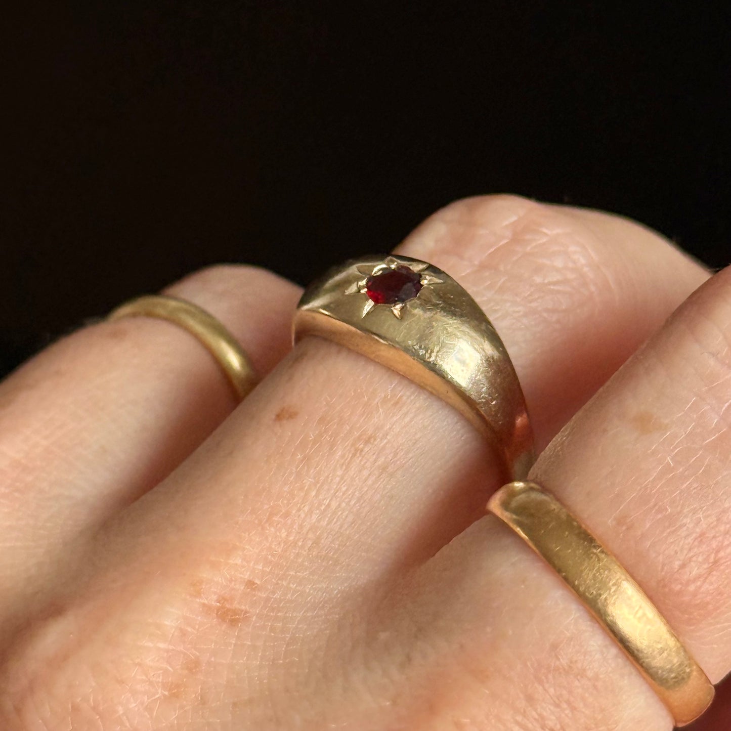 Vintage Garnet Ring in 9 Carat Gold; Circa 1980