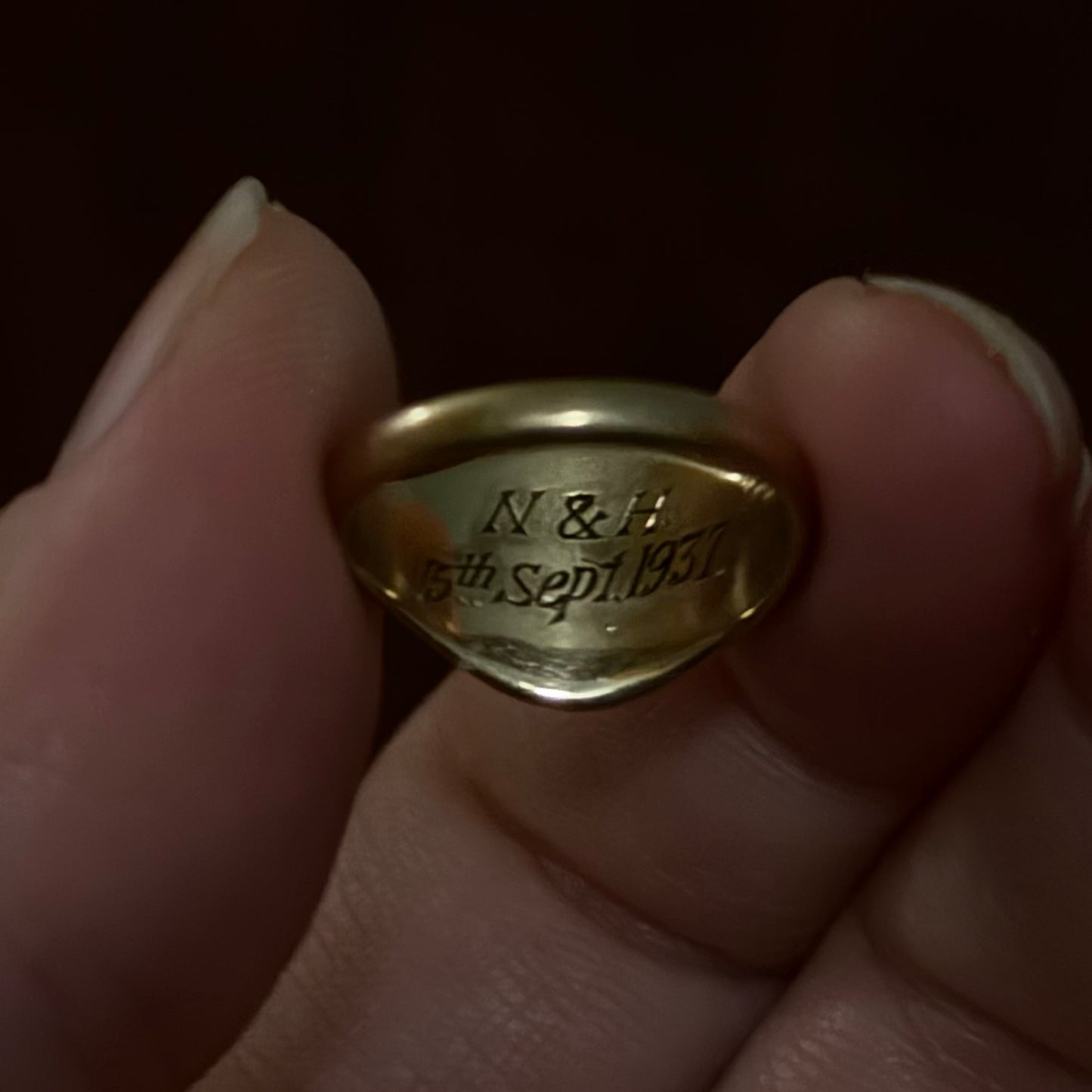 Monogramed Signet Ring in 9 carat Gold; Circa 1930