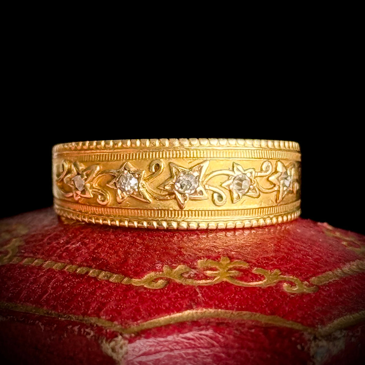 Antique Diamond Ivy Ring in 18 Carat Gold; Circa 1894