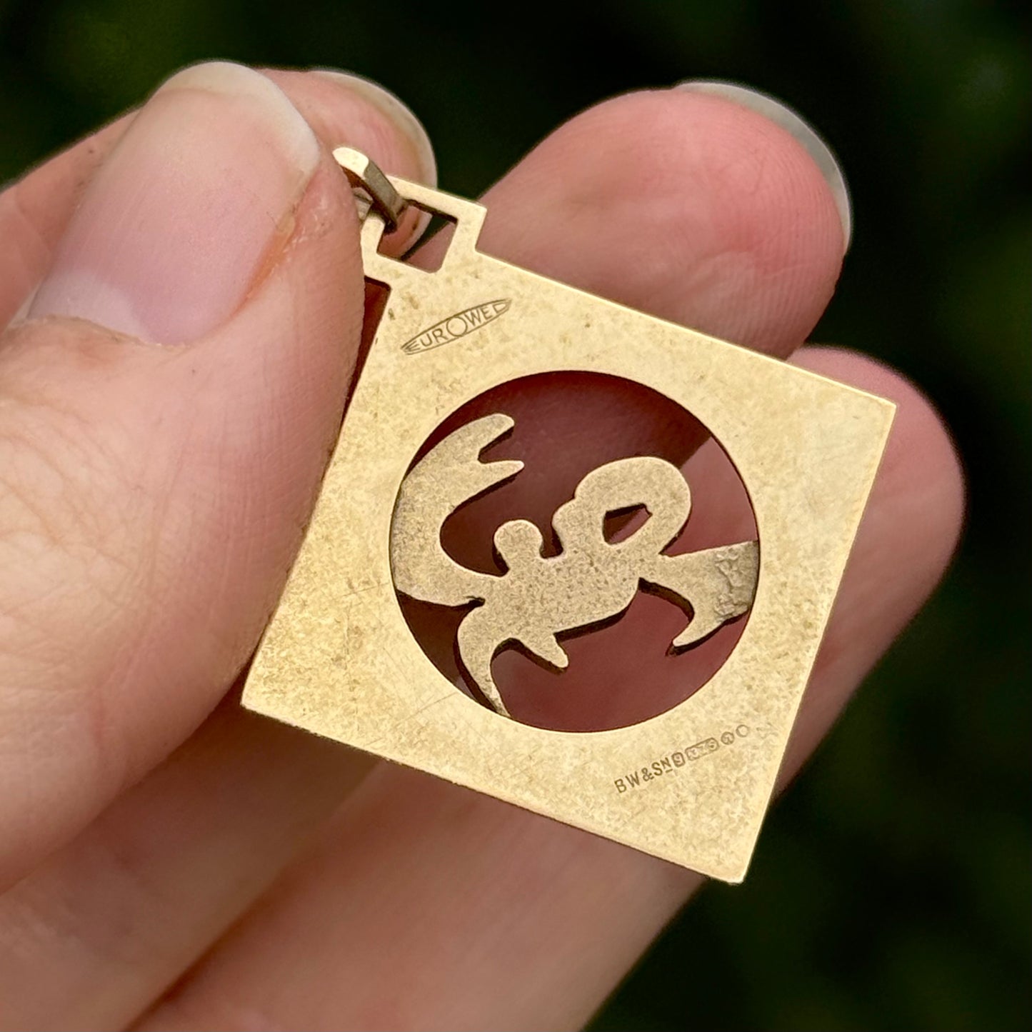 Vintage Cancer Zodiac Sign Pendant in 9 Carat gold