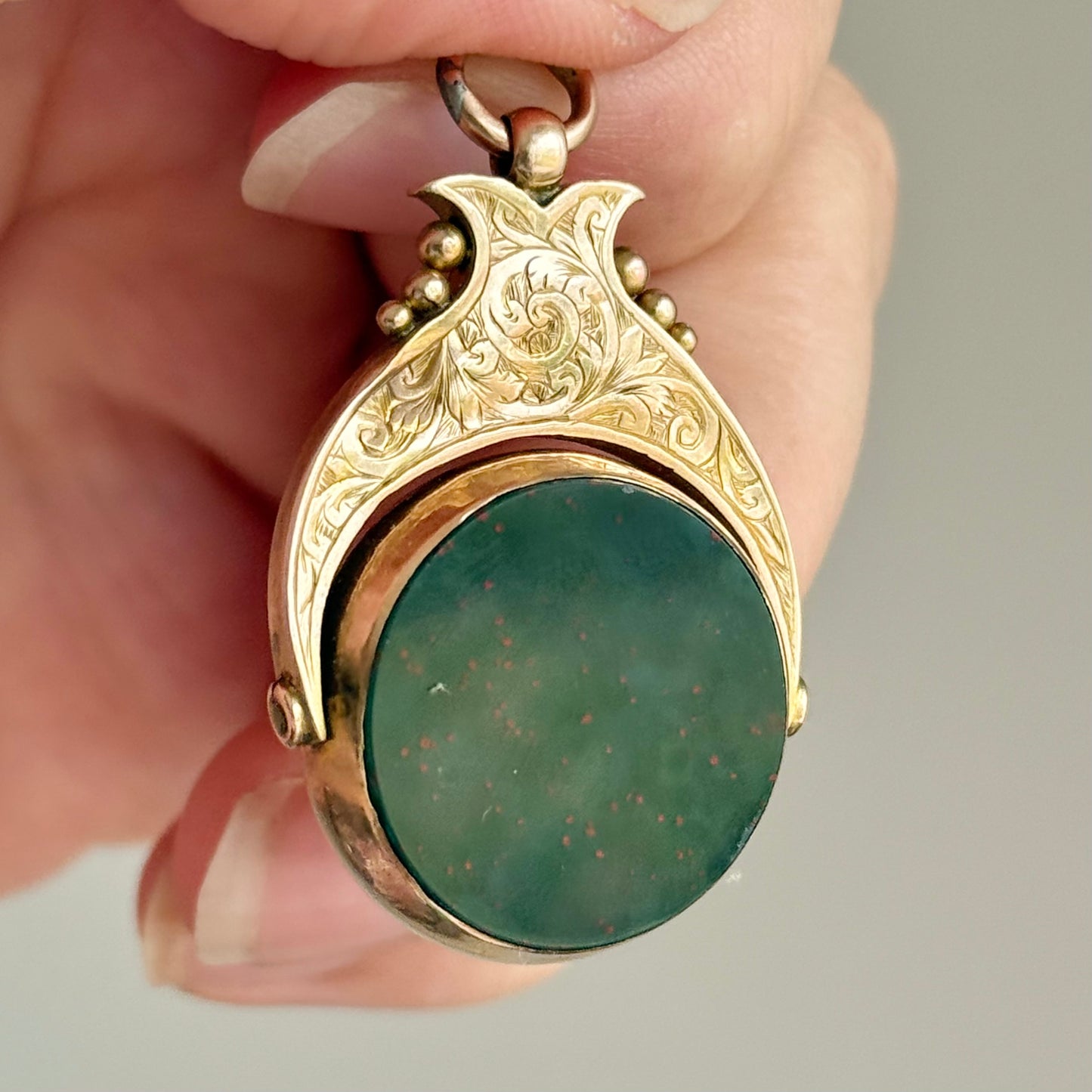 Victorian Agate Spinner Fob in 9 Carat Gold; Circa 1880