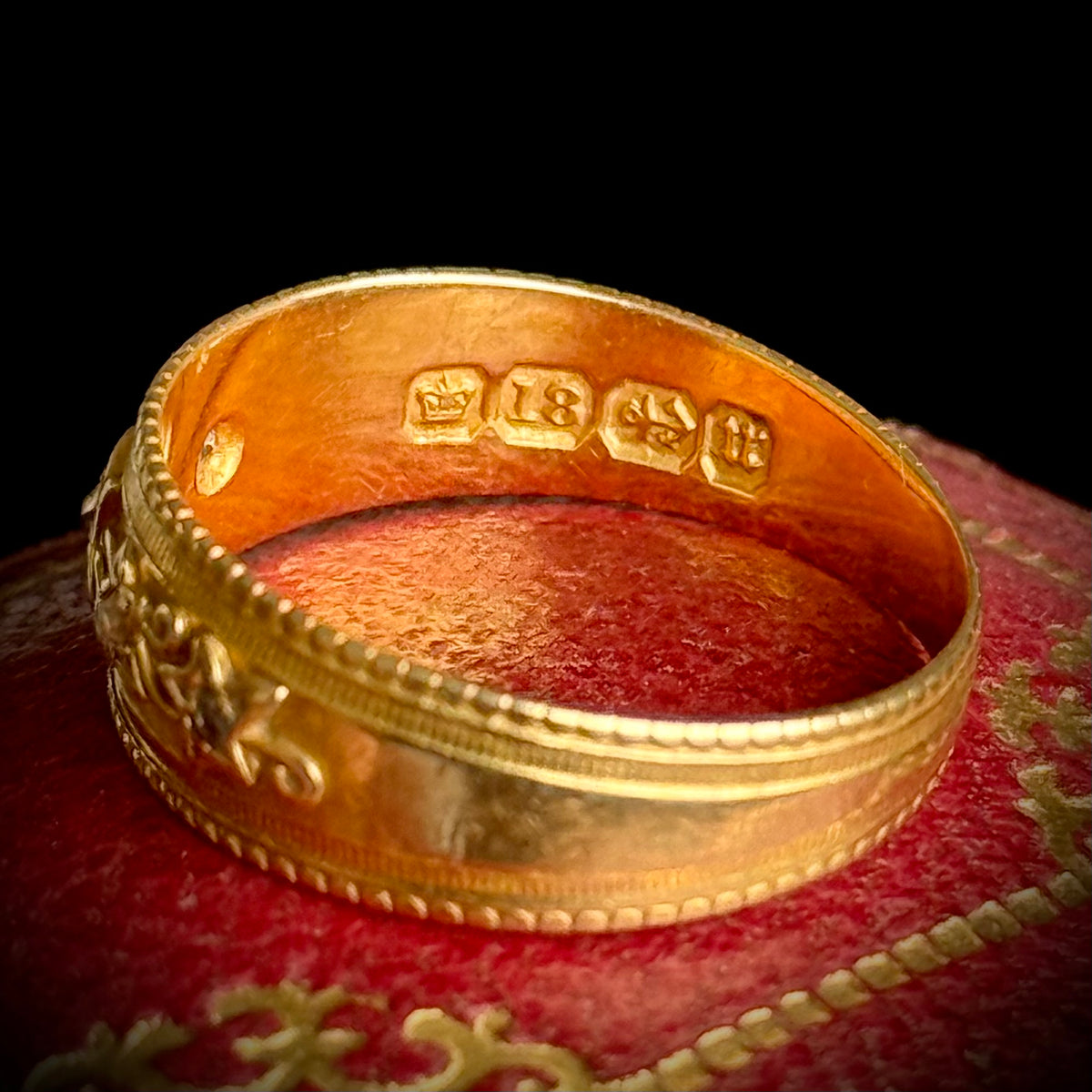 Antique Diamond Ivy Ring in 18 Carat Gold; Circa 1894