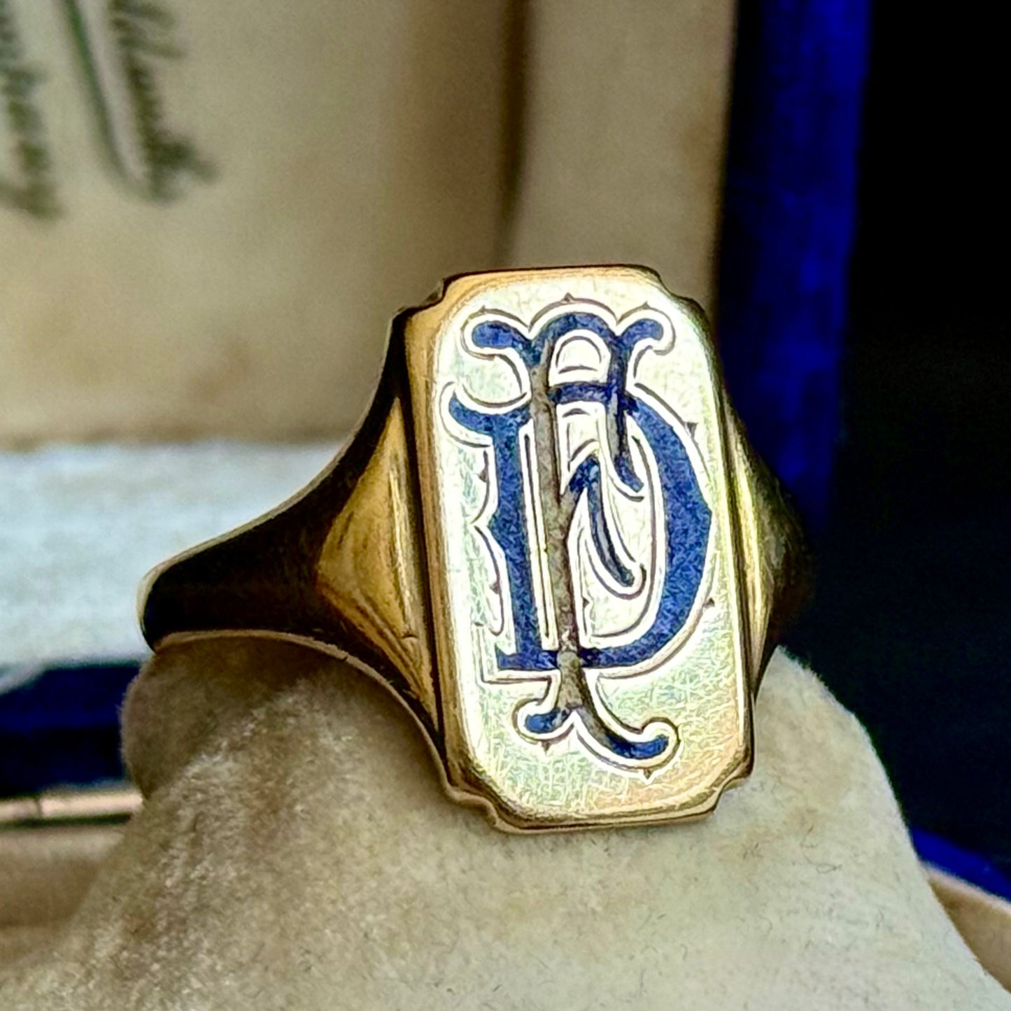 Antique Engraved Enamel Signet Ring in 18 Carat Gold