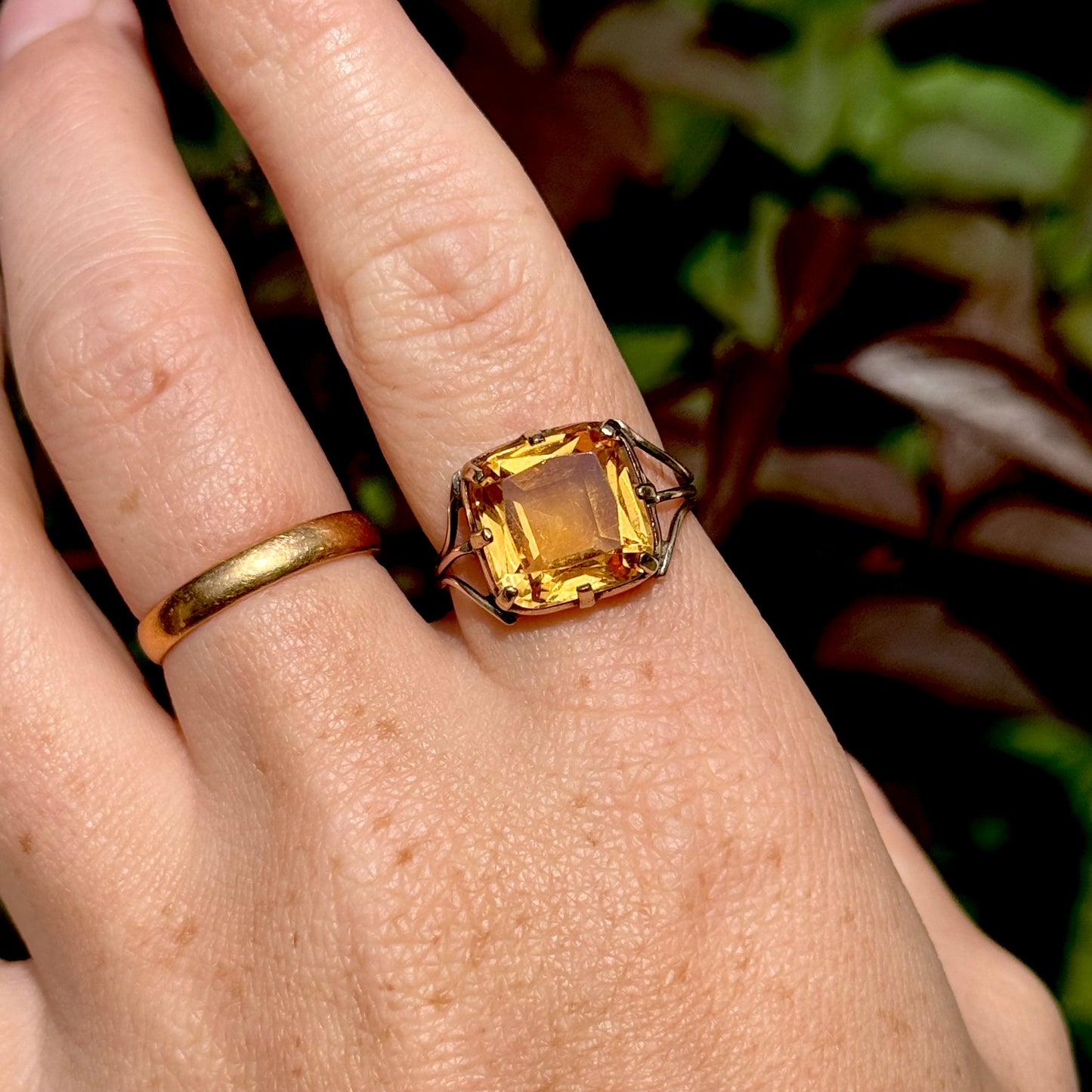 Early Victorian Citrine Ring in 9 Carat Gold; Circa 1840