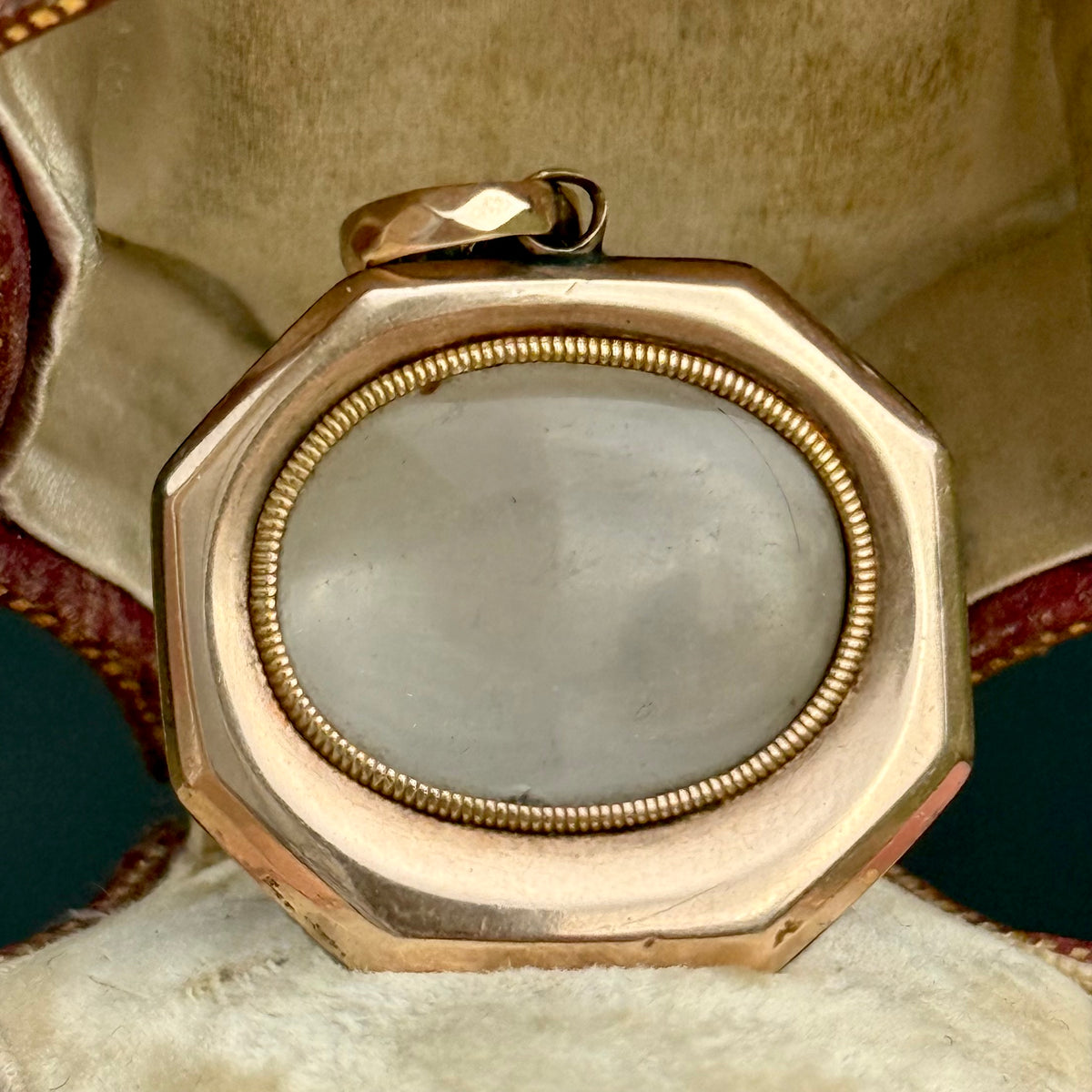 Georgian Locket Pendant in 9 Carat Gold; Circa 1800