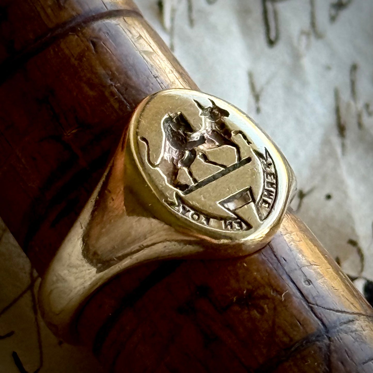 Vintage Signet Ring fin 9 Carat Gold