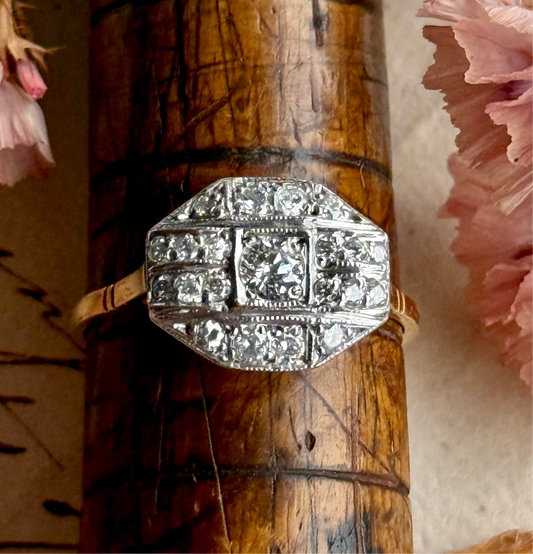 Antique Art Deco Diamond Ring in 18 Carat Gold