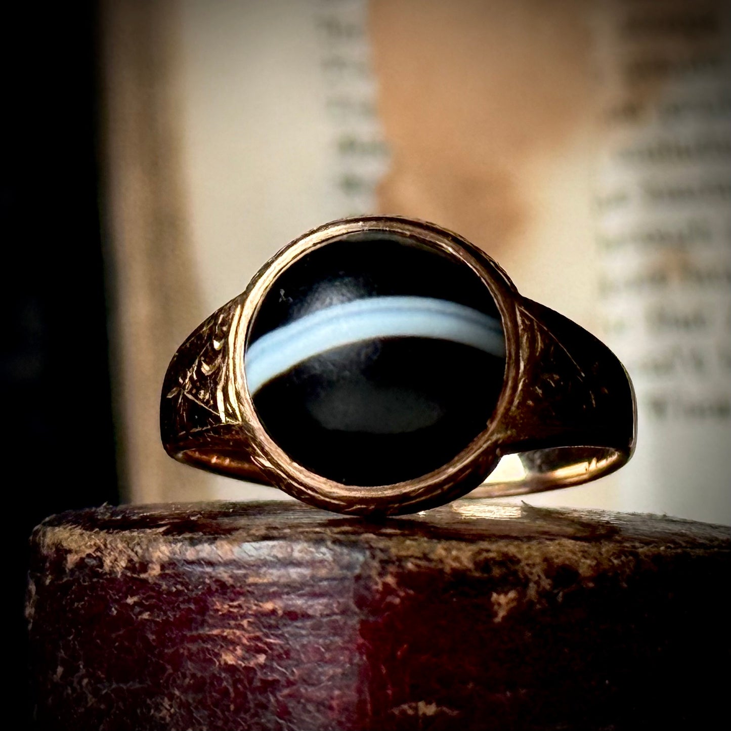 Antique Victorian Banded Agate Signet Ring 15 Carat Gold