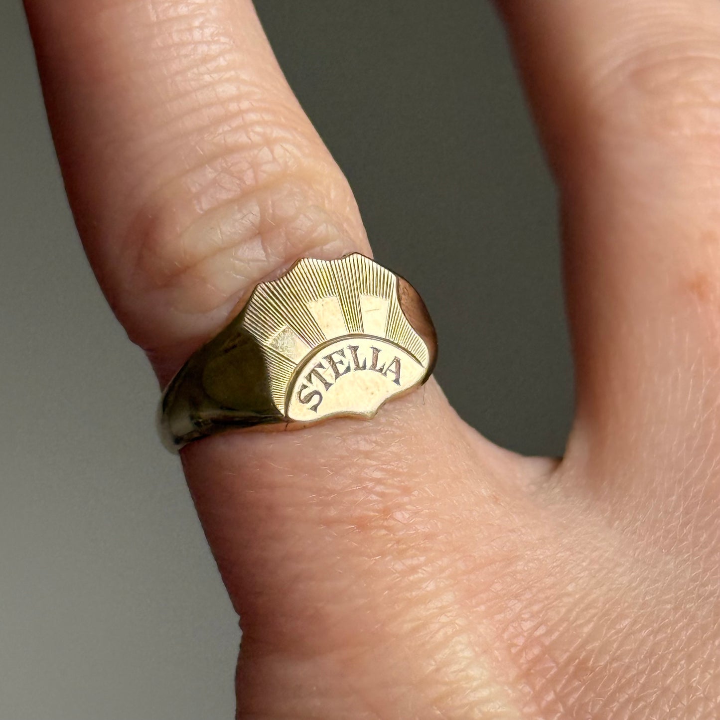 Vintage 'Stella' Signet Ring in 9 Carat Gold; Circa 1953