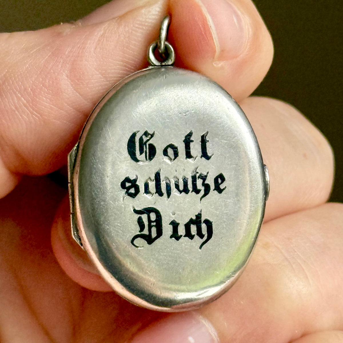 Antique Gott schütze dich Locket in Silver; Circa 1880