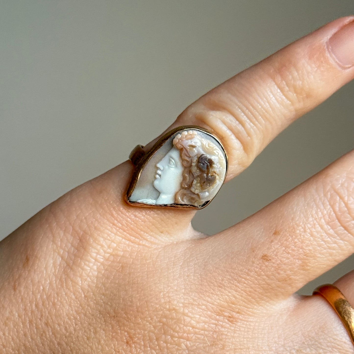 Antique Agate Cameo Ring in 15 Carat Gold; Circa 1905