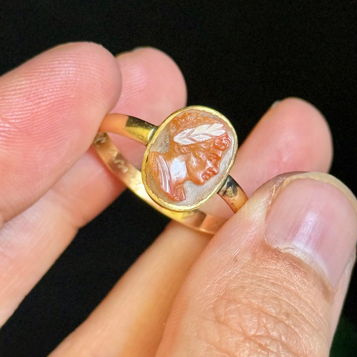 Antique Agate Cameo Ring in 18 Carat Gold