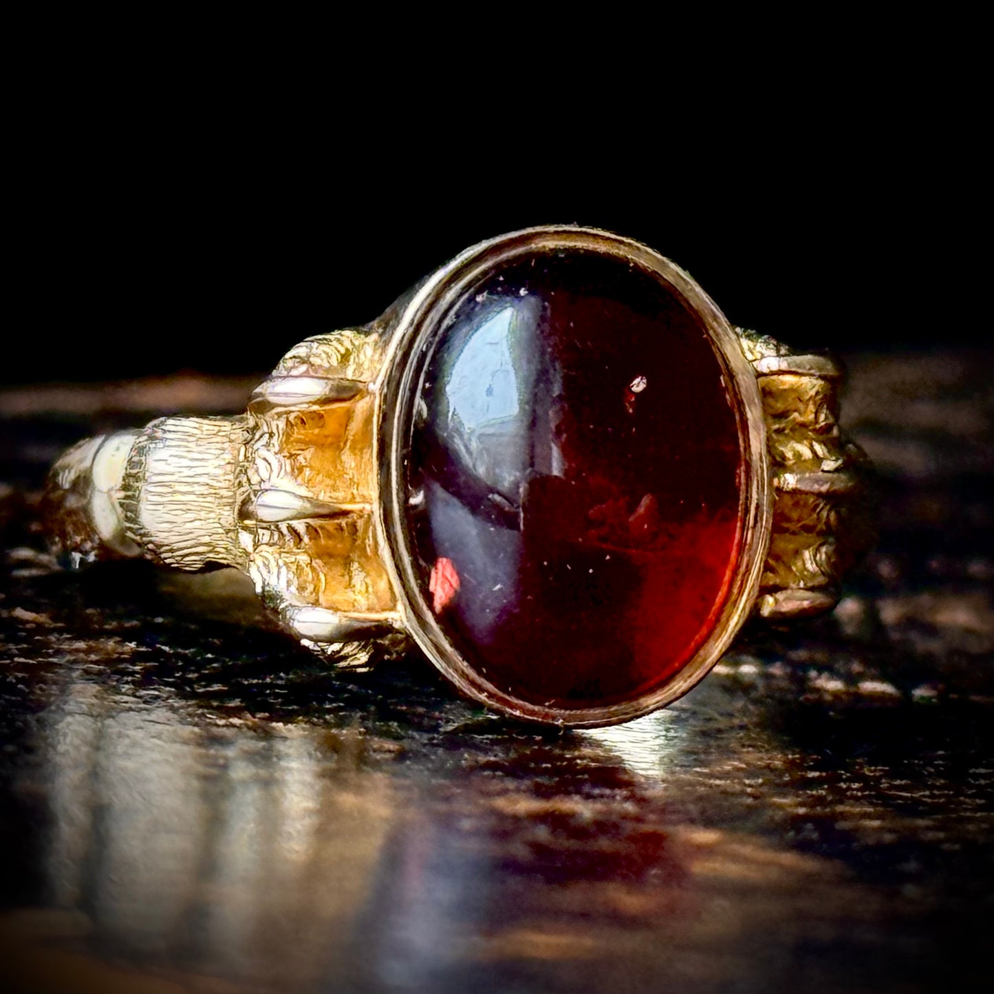 Antique Victorian Garnet Bear Claw Mount Ring in 9 Carat Gold