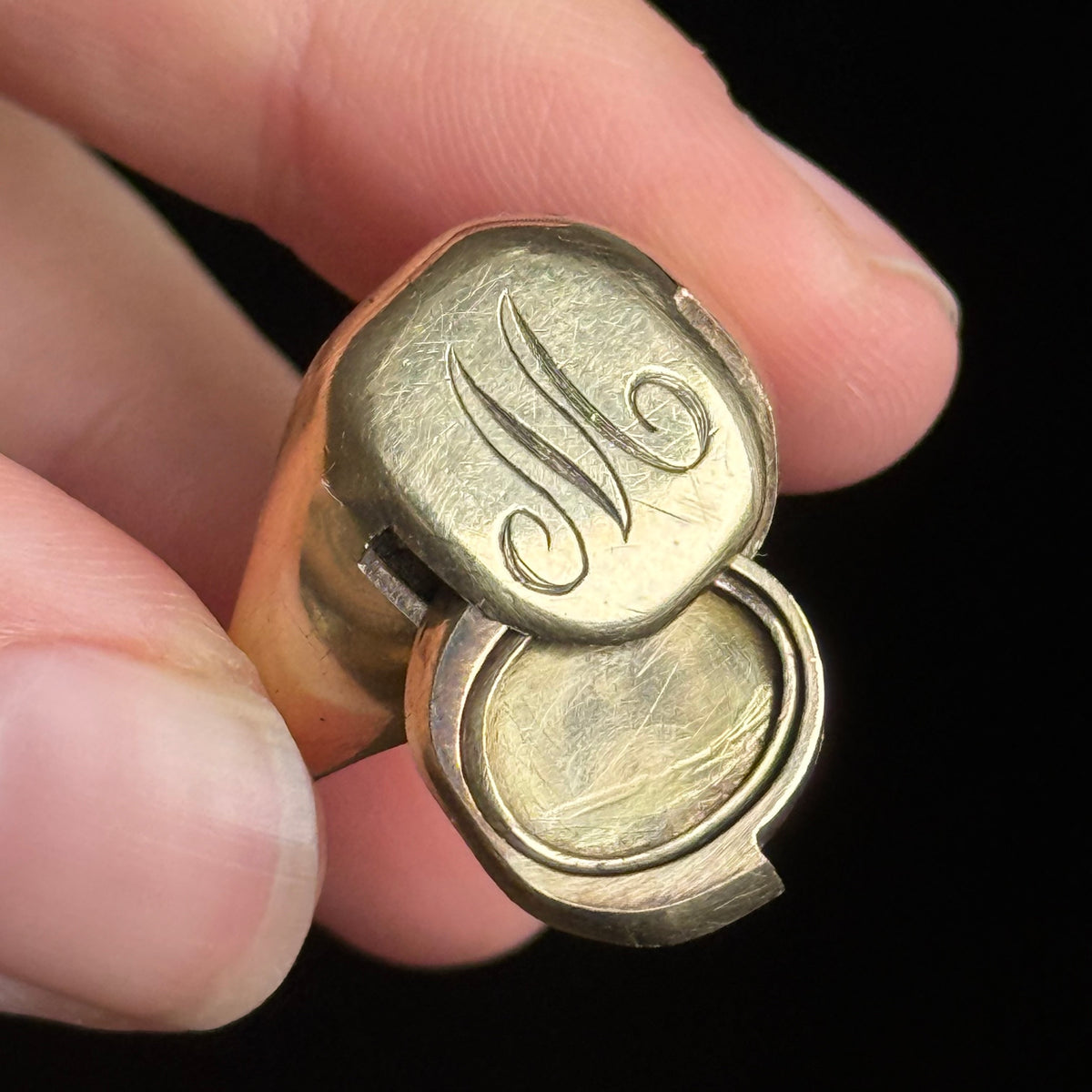 Vintage Hidden Compartment Signet Ring 9 Carat gold; Circa 1941