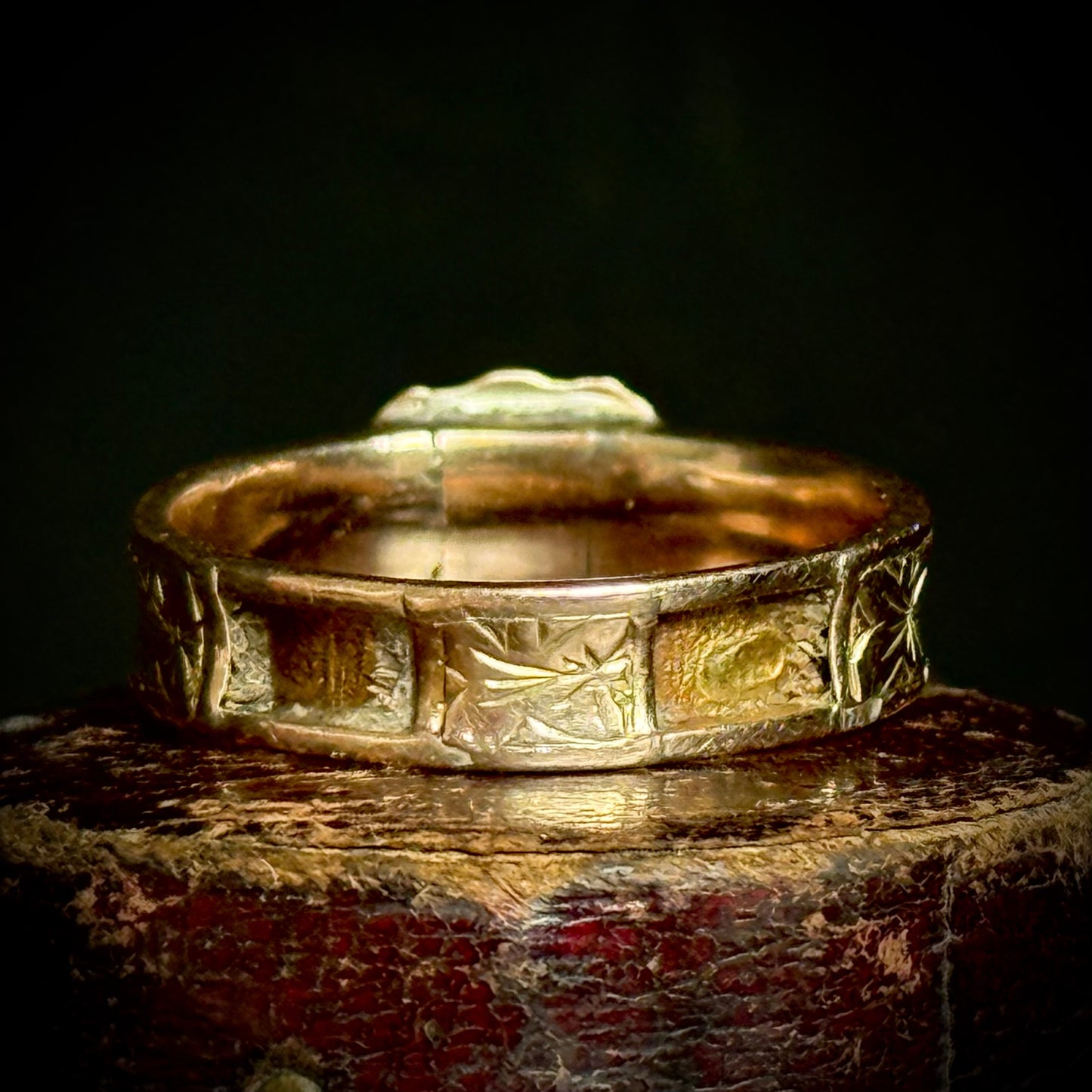 Antique Victorian Scottish Mourning Ring in 9 Carat Gold