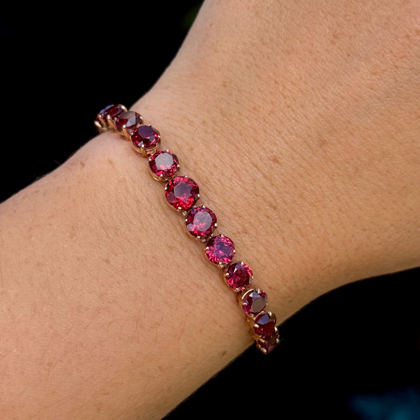 Antique Graduated Garnet Bracelet in 9 Carat Gold; Circa 1920