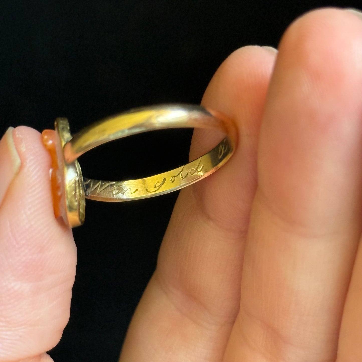 Antique Agate Cameo Ring in 18 Carat Gold