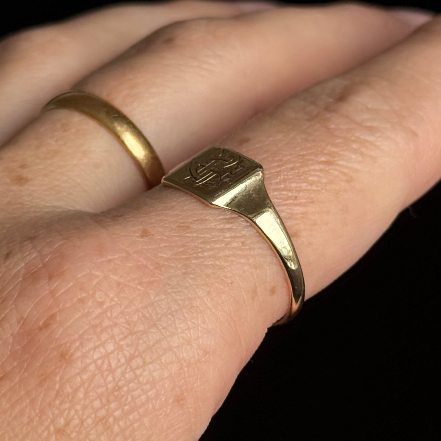 Vintage Monograme Signet Ring in 9 Carat Gold; Circa 1946