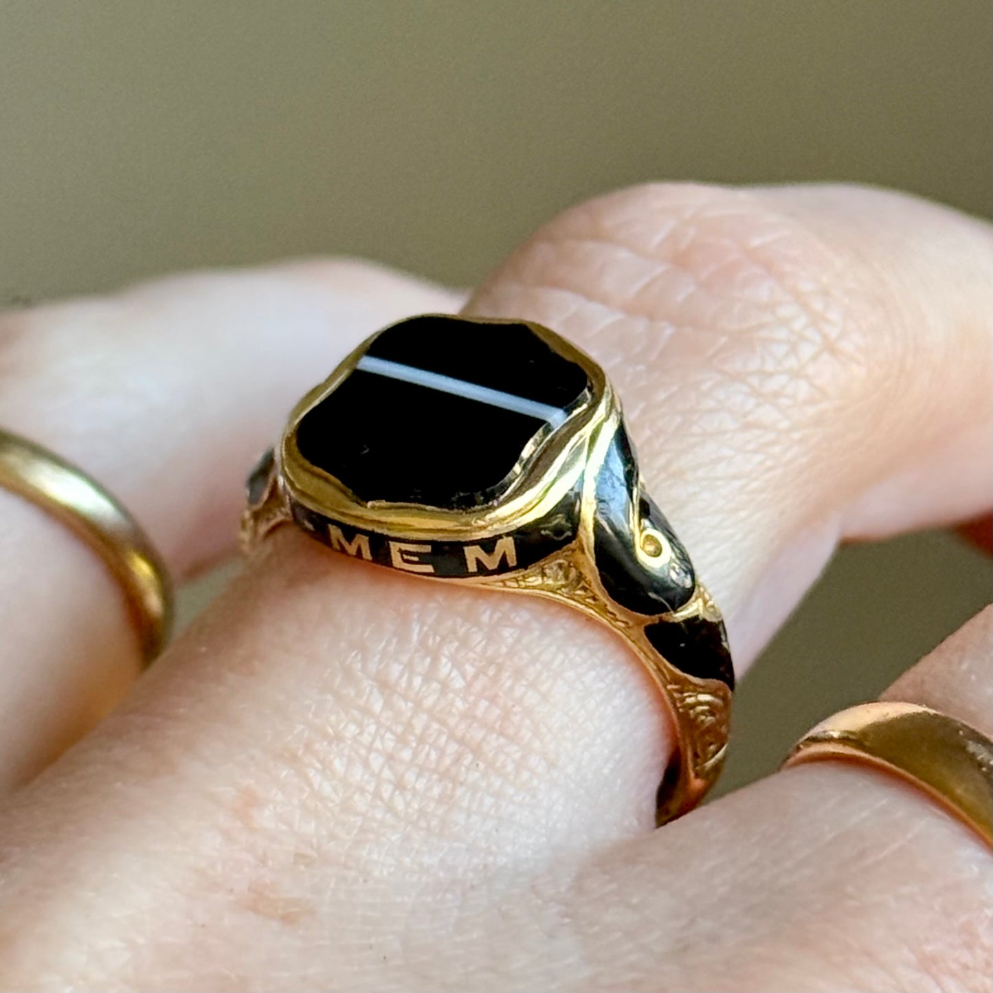 Victorian Agate Mourning Signet Ring in 18 Carat Gold