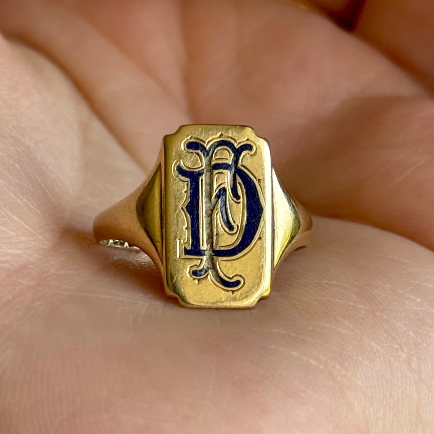 Antique Engraved Enamel Signet Ring in 18 Carat Gold
