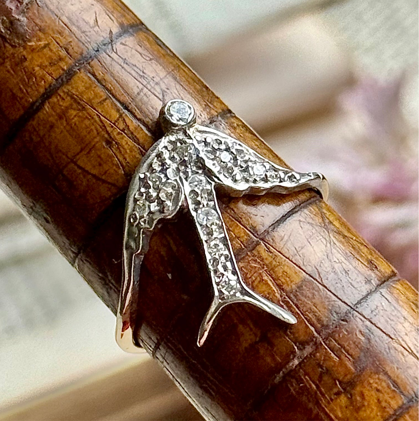 Art Deco Diamond Swallow Ring in 14 Carat Gold; 1920
