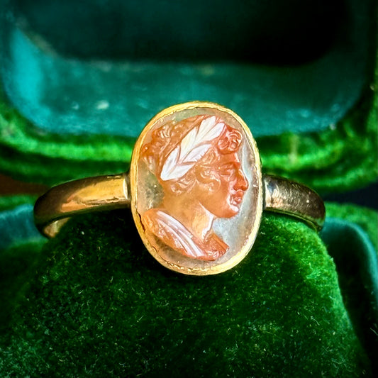 Antique Agate Cameo Ring in 18 Carat Gold