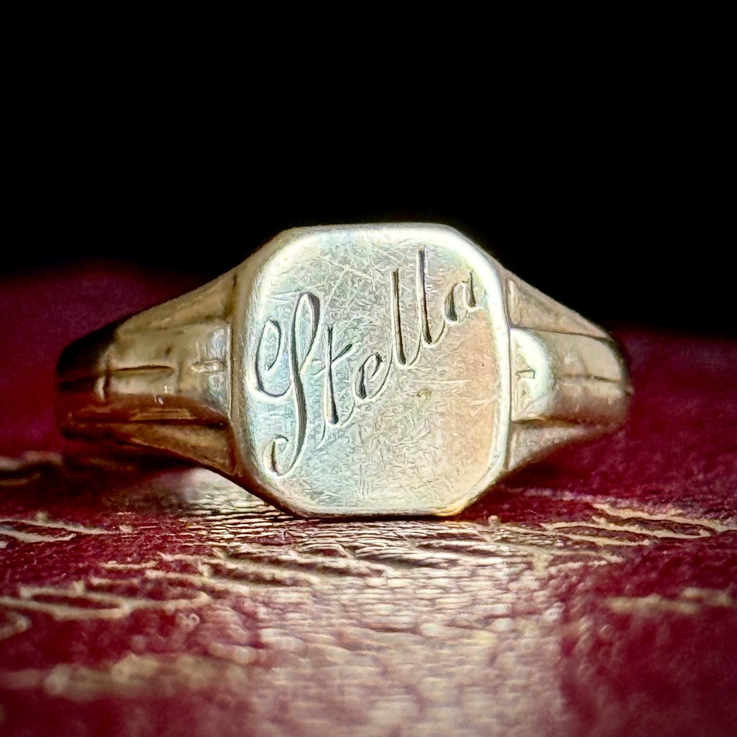 Antique 'Stella' Signet Ring in 9 Carat Gold; Circa 1920