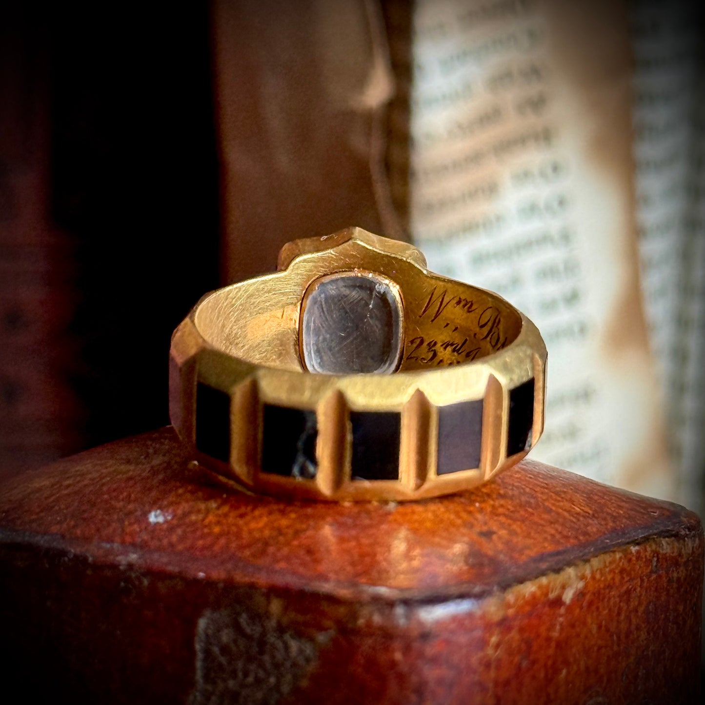 Georgian Locket Mourning ring in 18 Carat Gold; Circa 1836