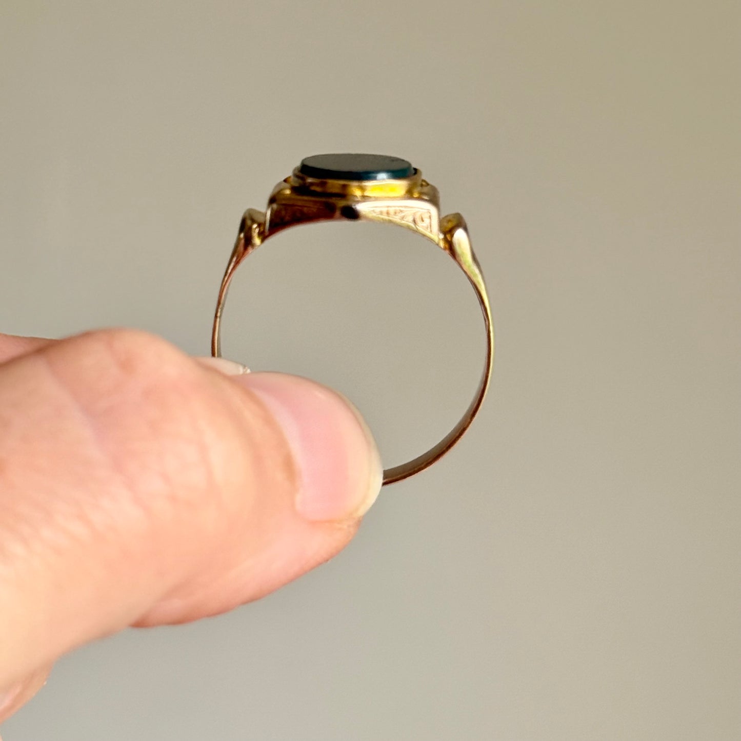 Antique Bloodstone Signet Ring in 9 Carat Gold, Circa 1880