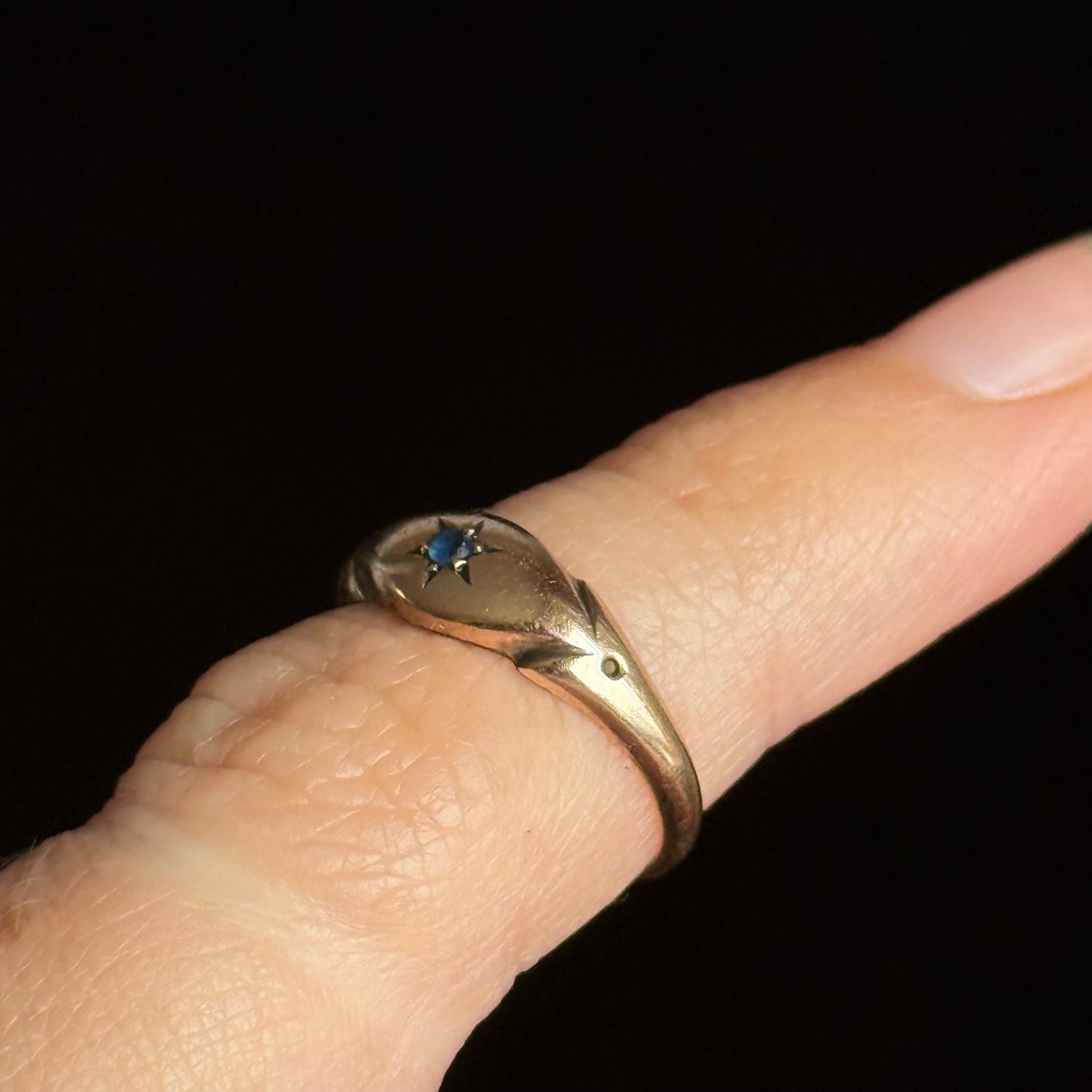 Antique Petite Sapphire in 9 Carat Gold; Circa 1906