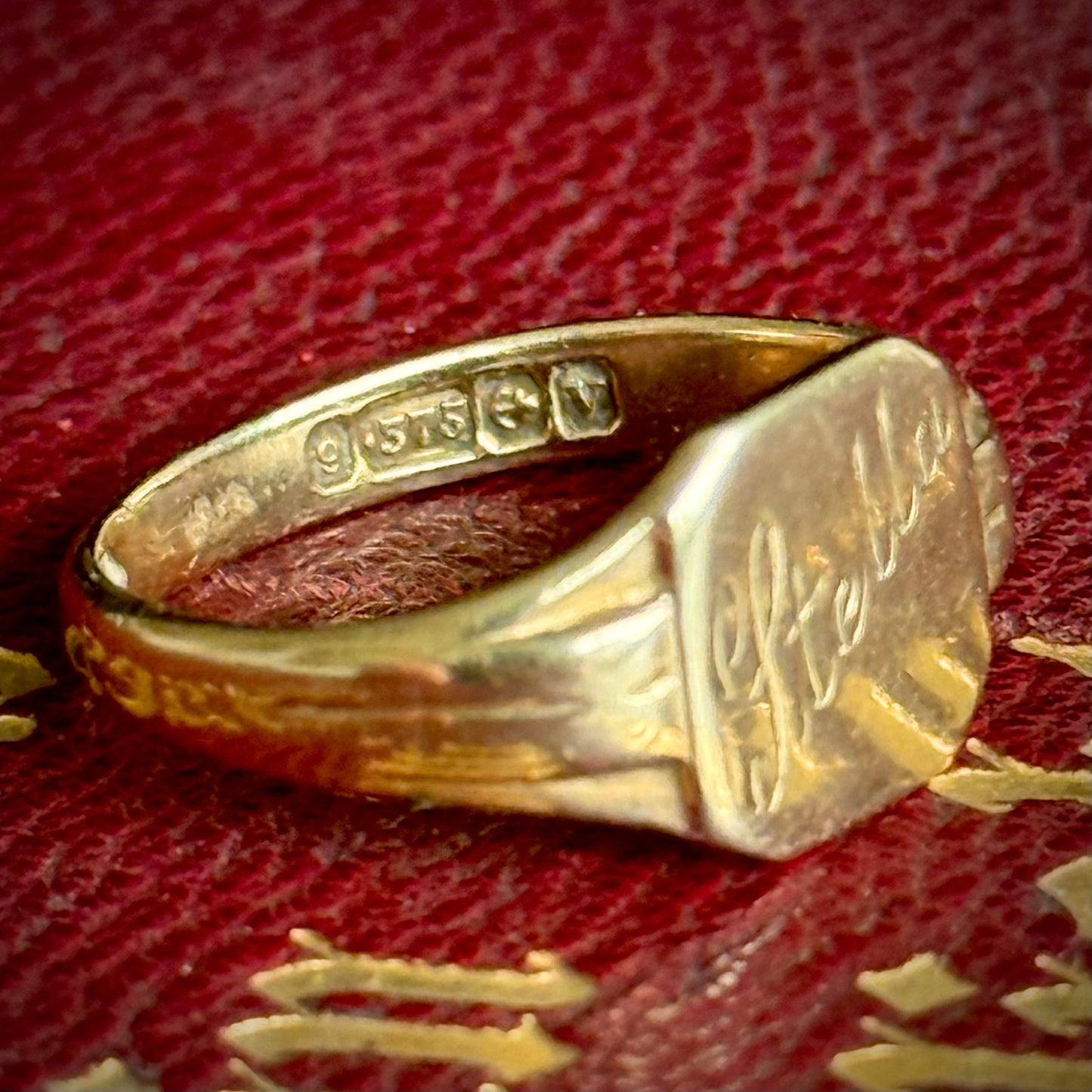 Antique 'Stella' Signet Ring in 9 Carat Gold; Circa 1920