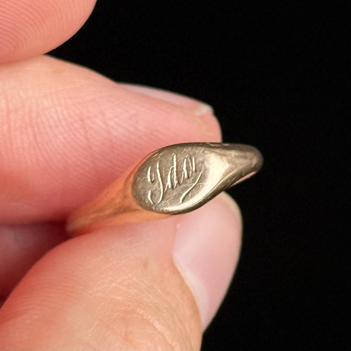 Antique 'Ida' Signet Ring in 9 Carat Gold; Circa 1921