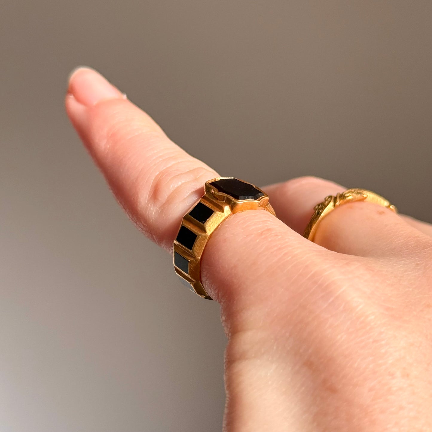 Georgian Locket Mourning ring in 18 Carat Gold; Circa 1836