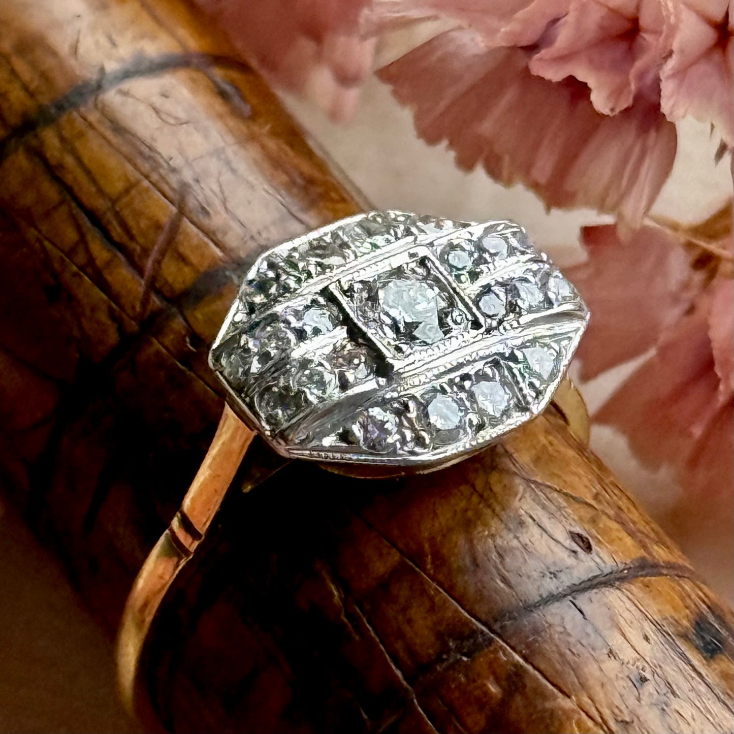 Antique Art Deco Diamond Ring in 18 Carat Gold