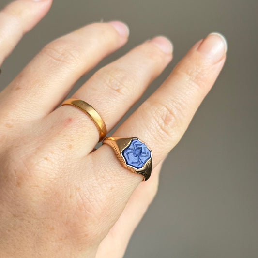 Spider Carved Lapis Lazuli Ring in 15 Carat Gold