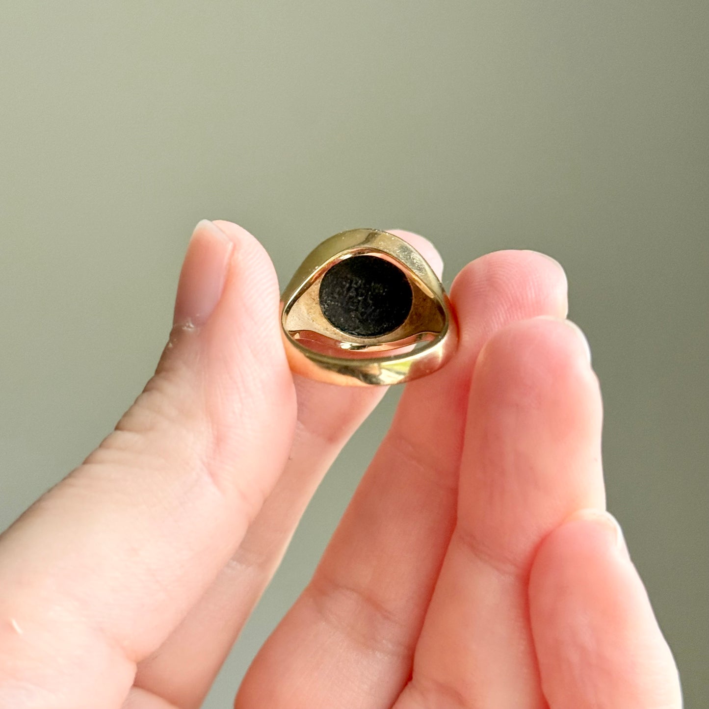 Preloved Wedgwood & 9 Carat Gold Ferian Horse Cameo Ring