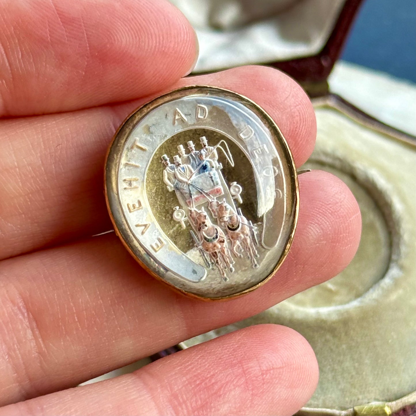 Victorian Lucky Essex Crystal Brooch in 9 Carat Gold; Circa 1860