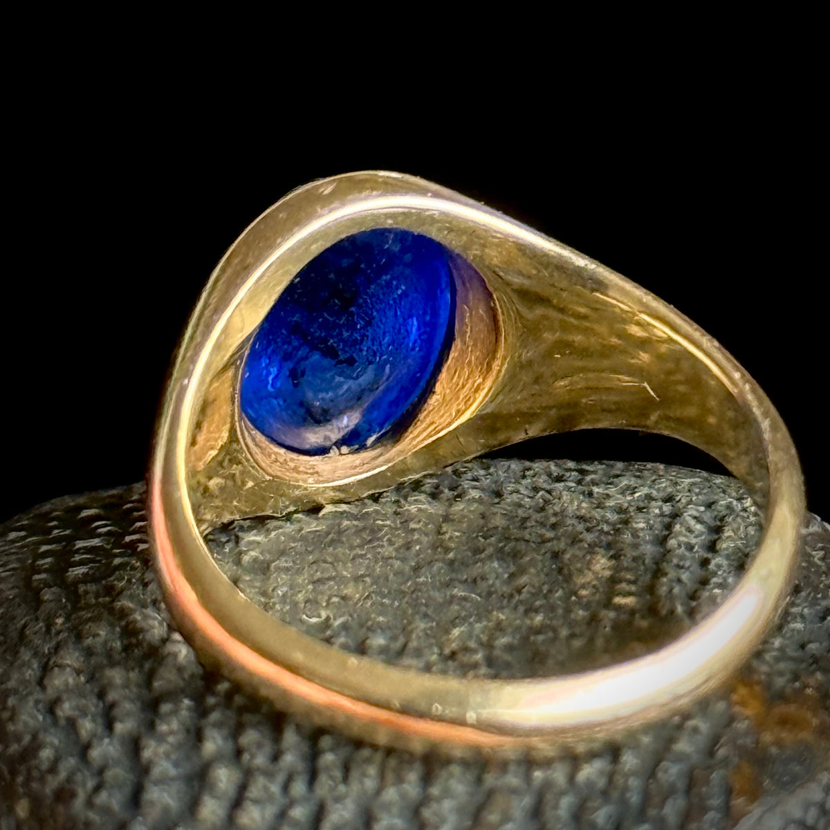 Vintage Synthetic Sapphire Ring 9 Carat gold; Circa 1961