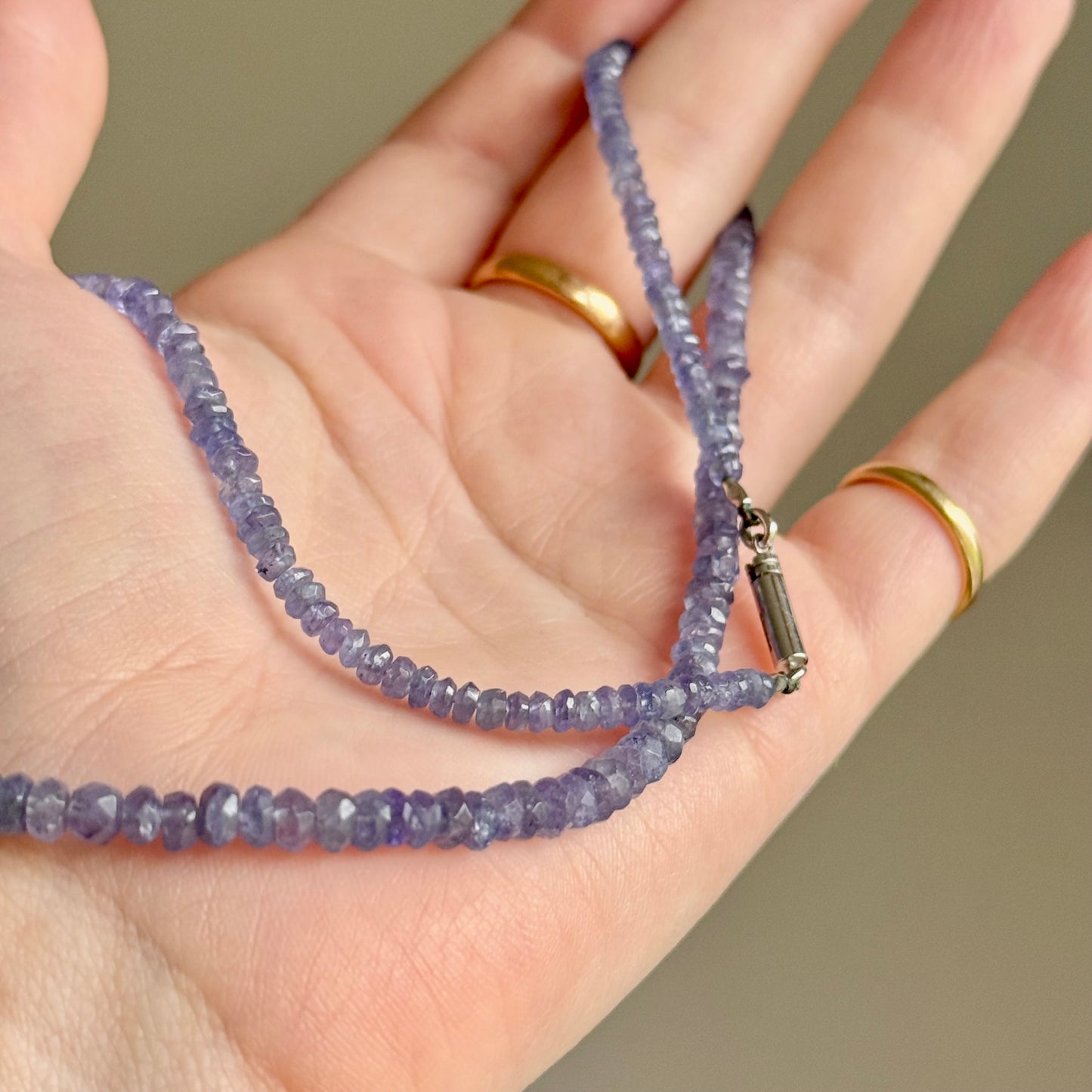 Graduated Tanzanite Bead Necklace in 18 Carat Gold
