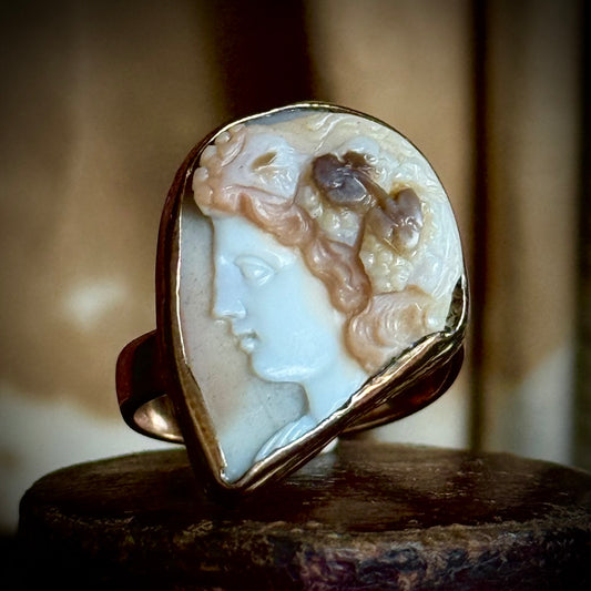 Antique Agate Cameo Ring in 15 Carat Gold; Circa 1905